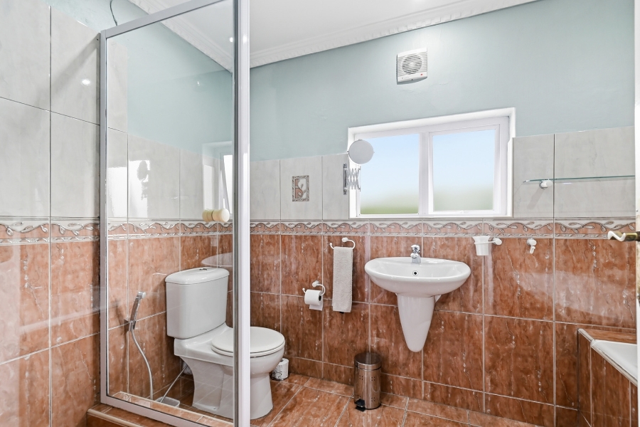 5 Bedroom Property for Sale in Claremont Western Cape